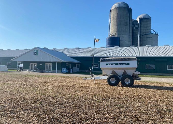 Harvex Agromart location with silos, trailer and headquarters
